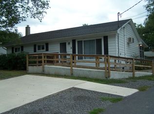 31 Hemlock St, Dallas, PA 18612