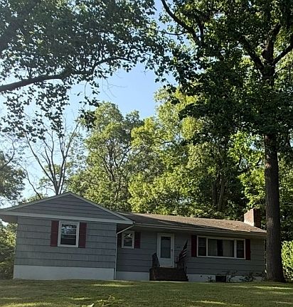 3rd image of 383 Emerson Ln
