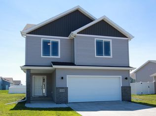 4936 Chelsea Ln S, Fargo, ND 58104