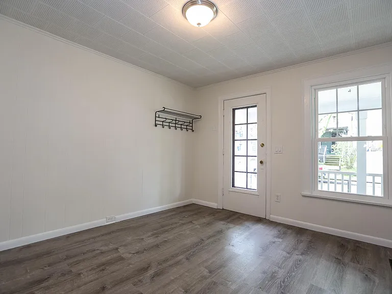 146 Benton St — Photo 8