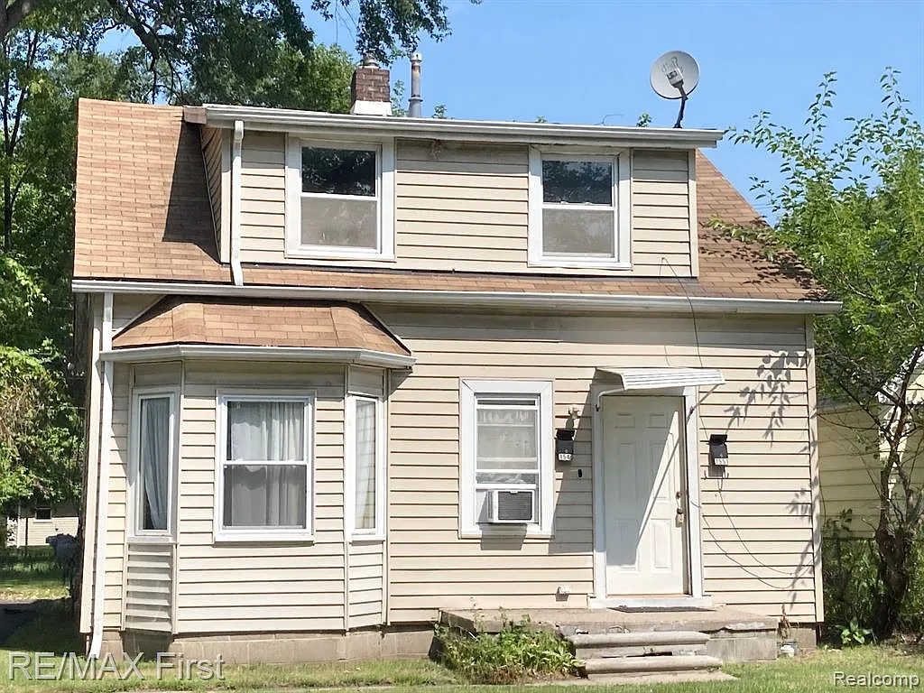 1549 E Madge Ave photo 1