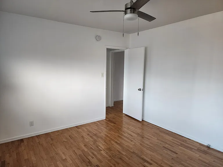 1025 Idaho Ave #9 — Photo 17