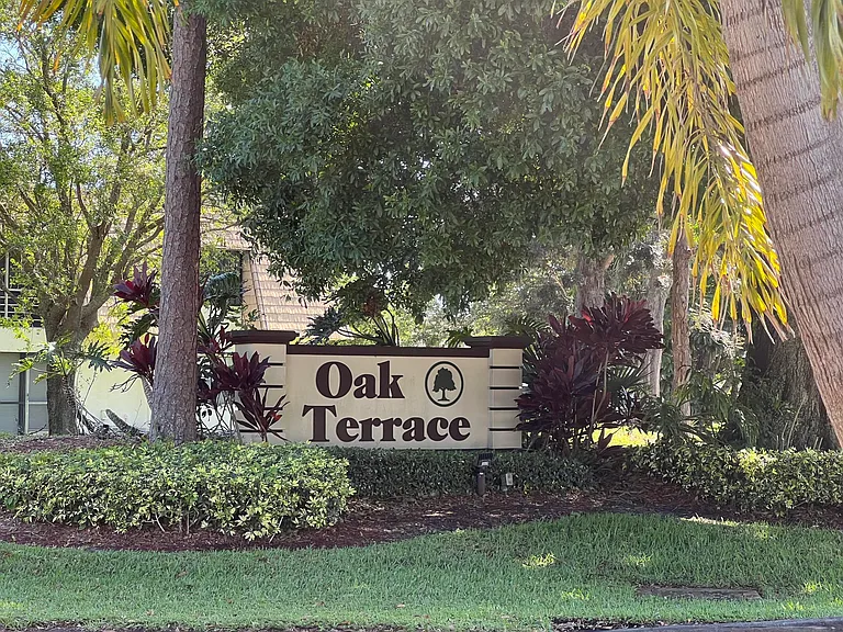 4245 Oak Terrace Dr — Photo 12