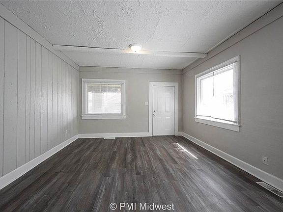 3rd image of 1118 N Kealing Ave