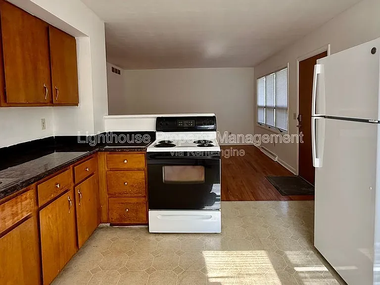 2118 Woodbine Ave — Photo 3