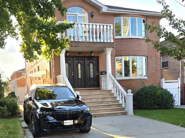 64-30 231st St Floor 2, Oakland Gardens, NY 11364