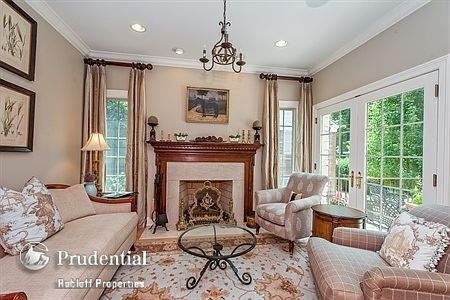 3rd image of 1228 Middlebury Ln