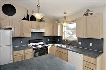 4th image of 2870 E Sandrel Ct NE