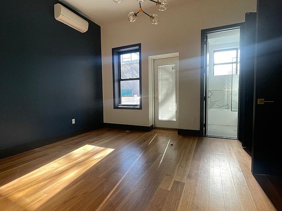 4th image of 7 Saint Pauls Ave #1A