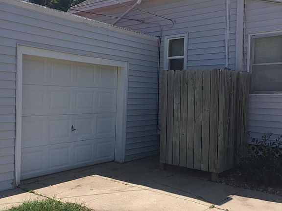 Single car garage
