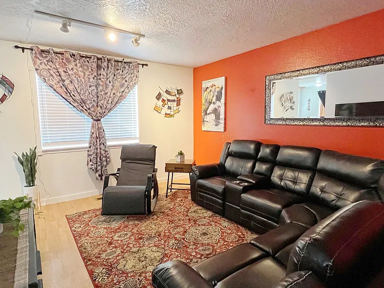 7533 Regal Mountain Dr — Photo 1