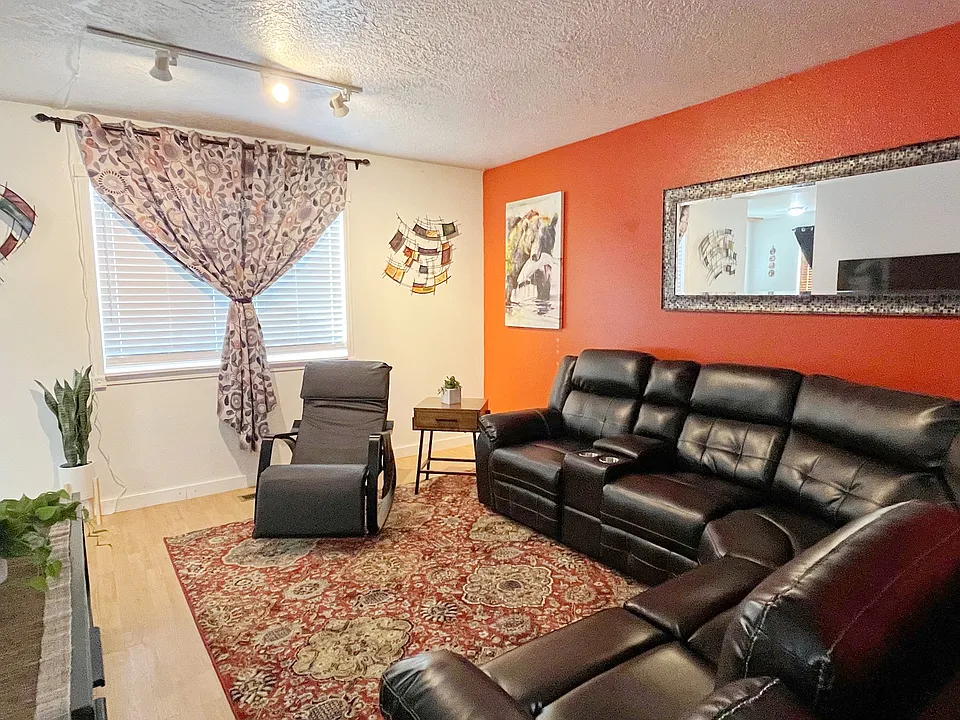 7533 Regal Mountain Dr