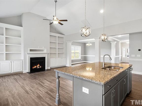 3rd image of 77 Sade Rock Ct