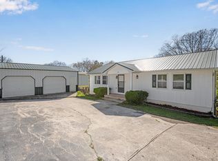 13 Travis Rd, Rossville, GA 30741