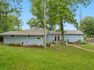 8404 E Lake View Dr, Freeman, MO 64746
