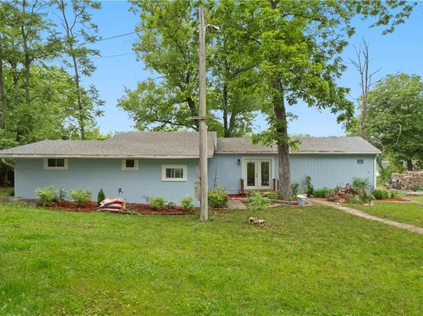 8404 E Lake View Dr, Freeman, MO 64746