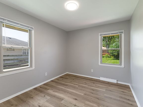 4th image of 14238 Marshfield Ave