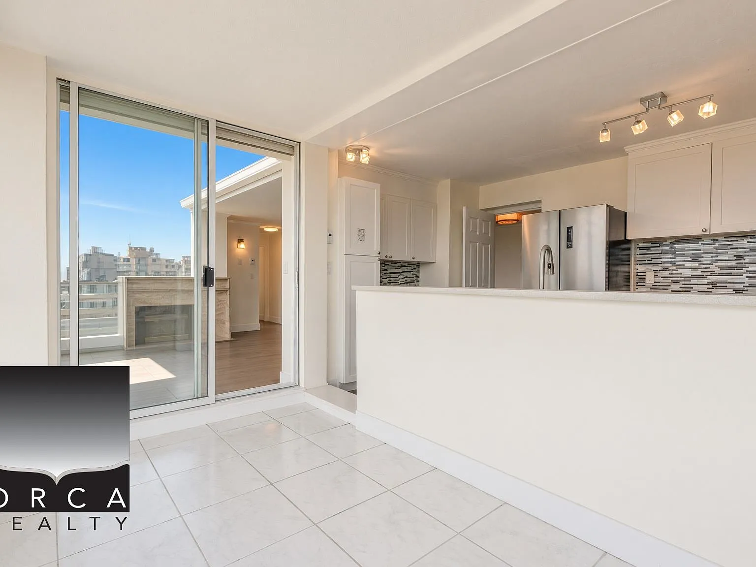 2 bed, 1356 sqft, $4,500 — Photo 4