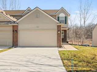 438 Newberry Ln, Howell, MI 48843