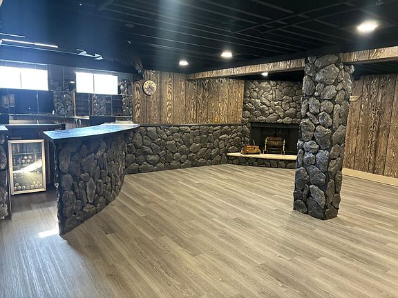 Mini Bar in Basement