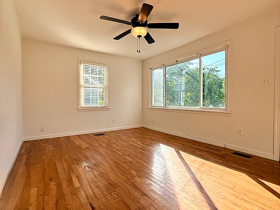2nd image of 1040 Ashwood Pl