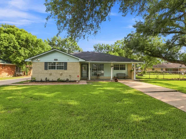 1705 Chilton Dr, Baytown, TX 77520