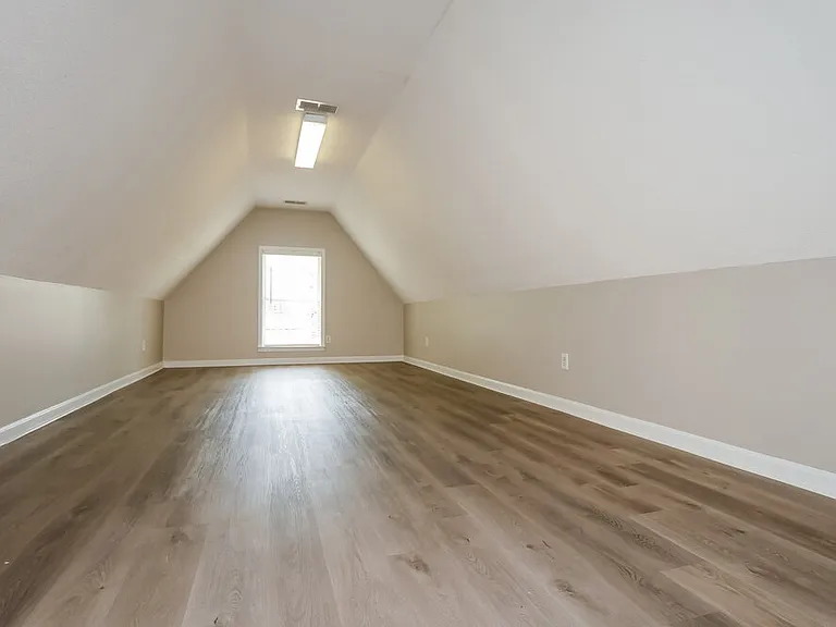10050 Bloomsbury Ave — Photo 15