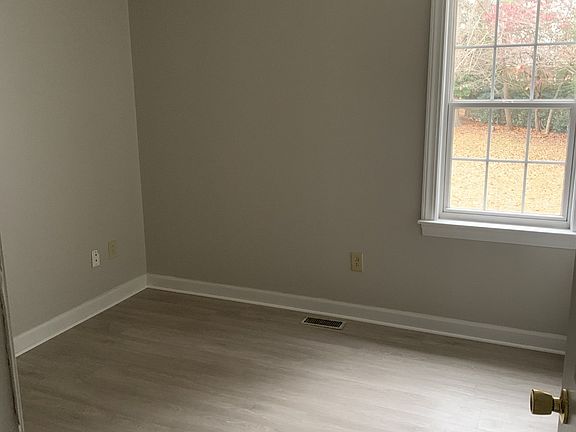 5th image of 206 John Ave