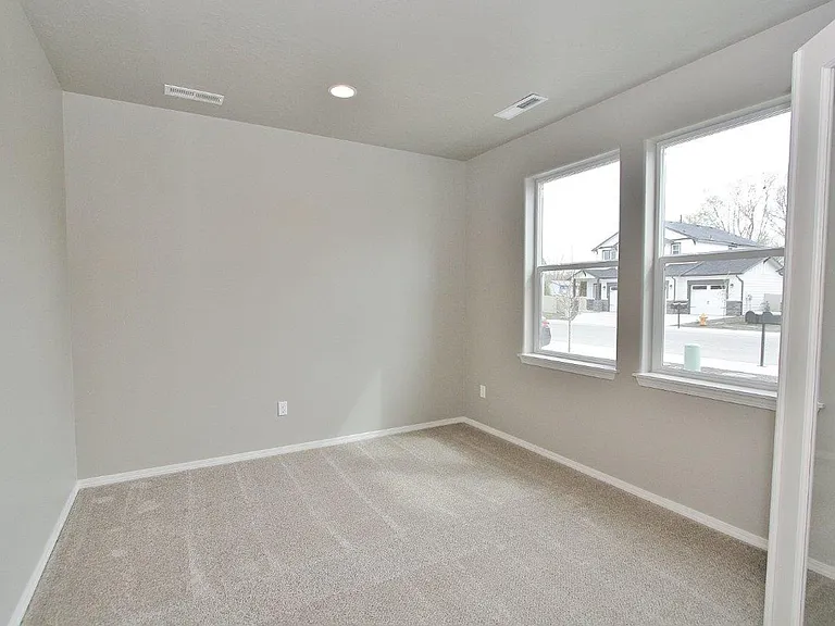 33 N Mingus Ave — Photo 3