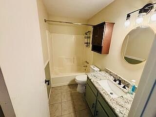 2nd image of 218 Nelson
