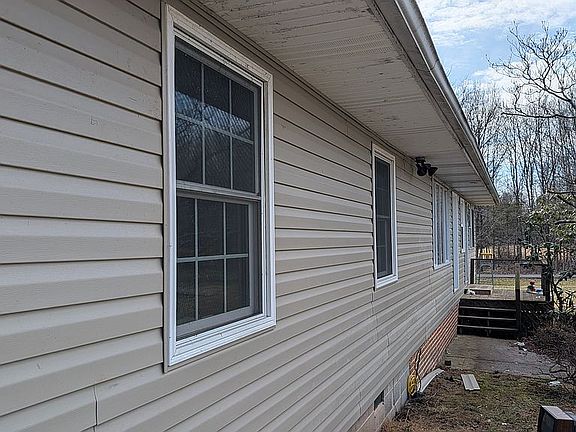 5th image of 207 Scotch Pine Rd