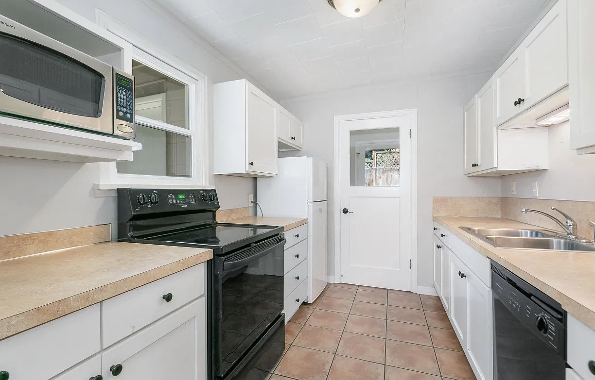 2 bed, 1086 sqft, $1,800 — Photo 3