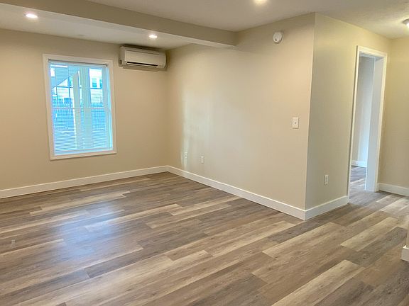 5th image of 18 Imperial St #104