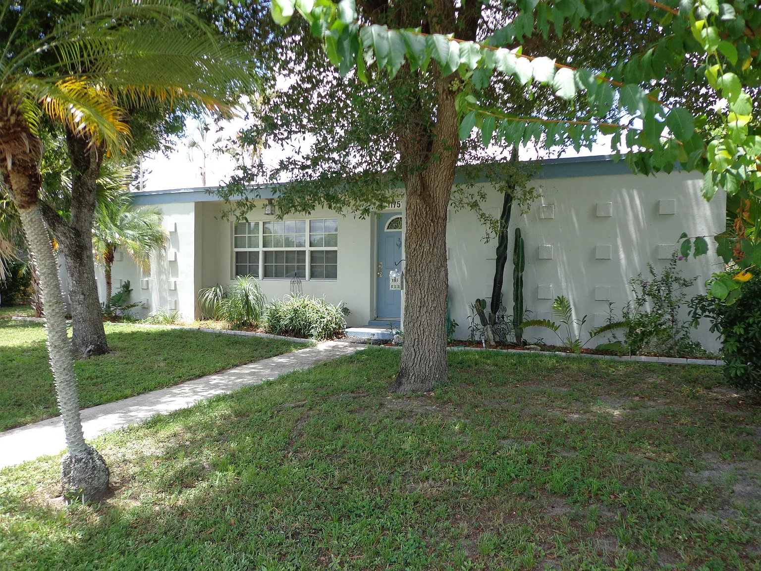4 bed, 2.0 bath, 891 sqft, $4,000 — Photo 2
