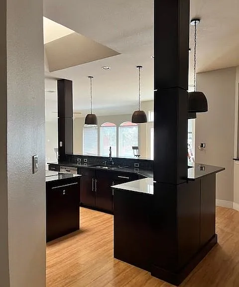 2909 Queen Mary Dr — Photo 8
