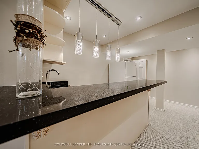 15 Military Ct — Photo 17
