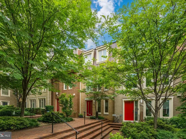 4357 Embassy Park Dr NW, Washington, DC 20016