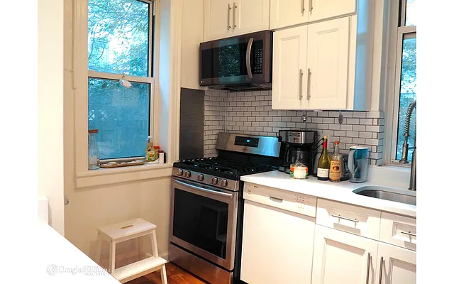 Rented by Douglas Elliman | media 14