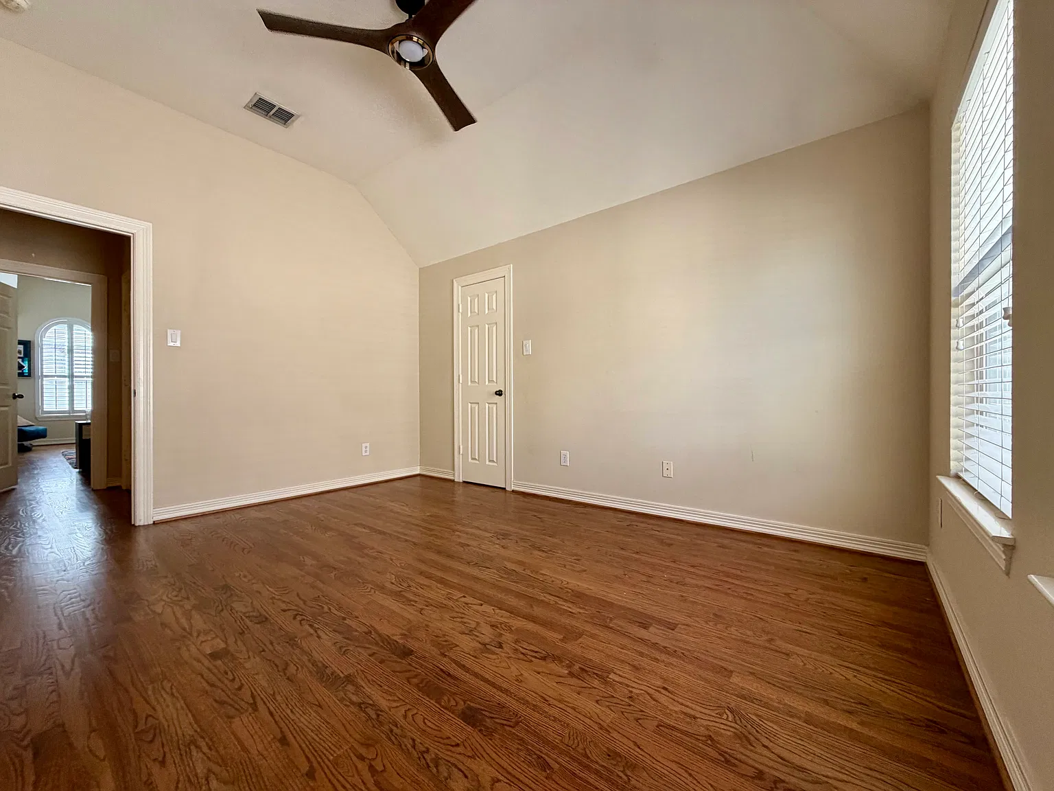 3 bed, 3.5 bath, 2238 sqft, $1,400 — Photo 1