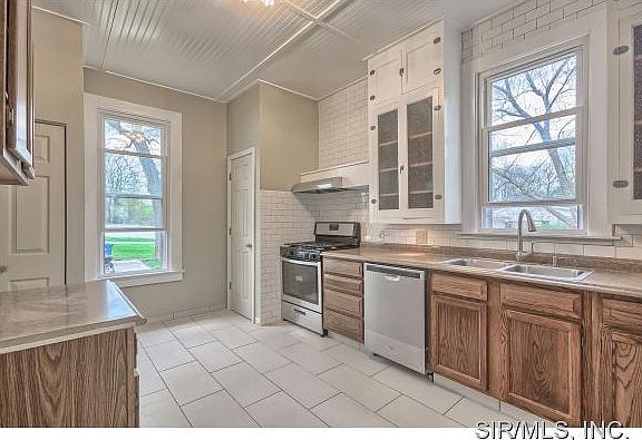 2nd image of 808 Sherman Ave