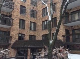 1831 Mission Hills Rd APT 101, Northbrook, IL 60062