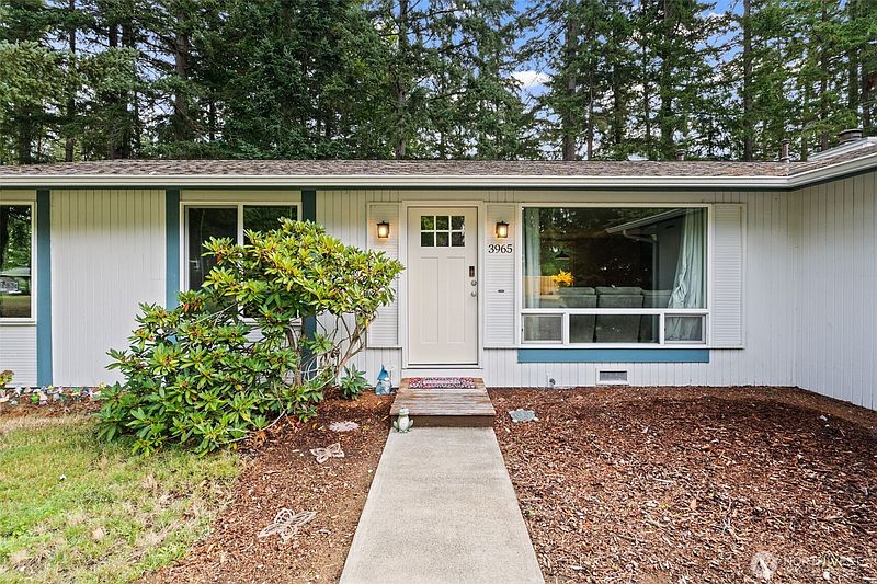 2nd image of 3965 Celeste Court SE