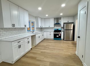 310 Old Indian Trl, Aurora, IL 60506