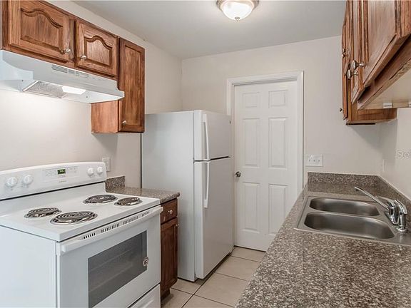 3rd image of 716 Cornelia Ct