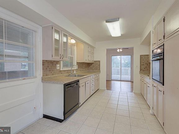 3rd image of 2703 Shawn Ct