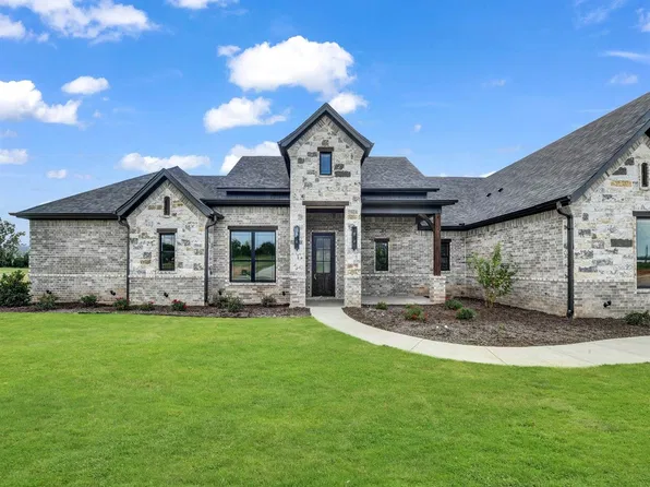 305 Wrangler Ct, Weatherford, TX 76088