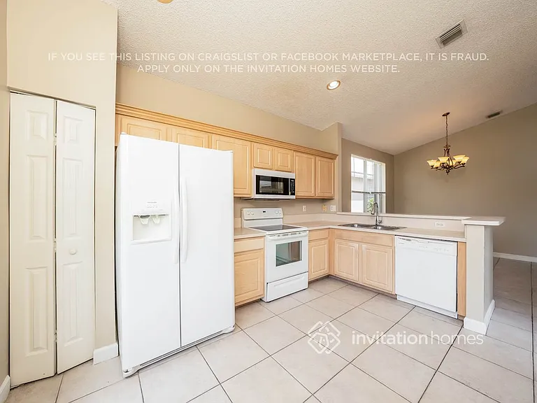 9496 Lago Dr — Photo 5