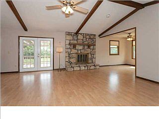 4th image of 212 N Cedarwood Dr