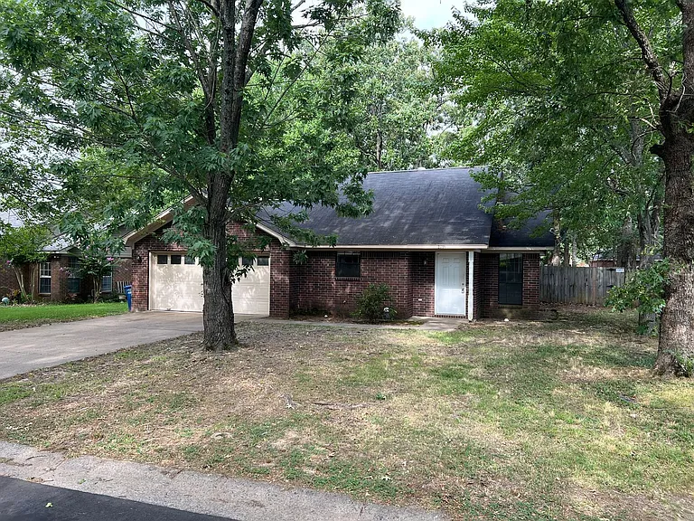 2135 Raintree Dr — Photo 2