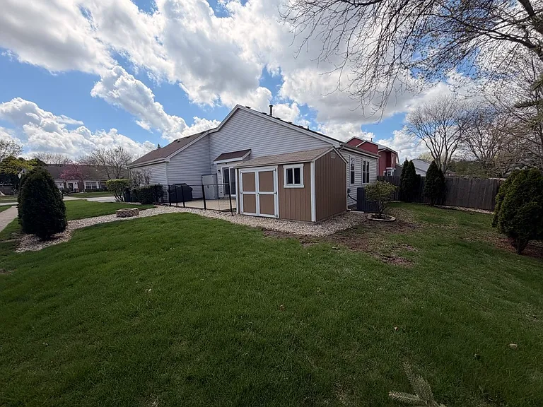 1219 Huntington Dr — Photo 20